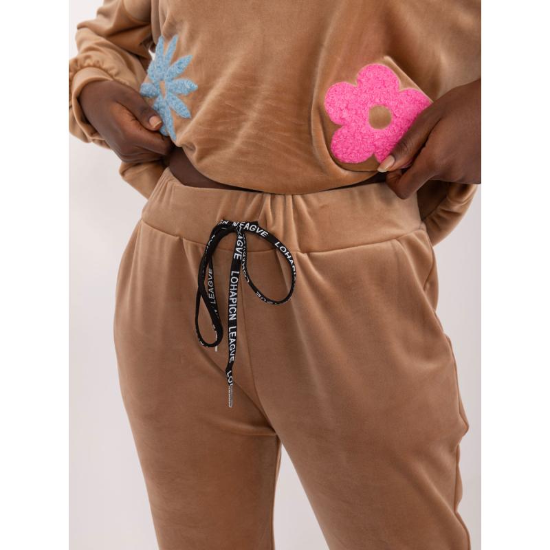 Női szett virágos applikációval DITA sötét bézs