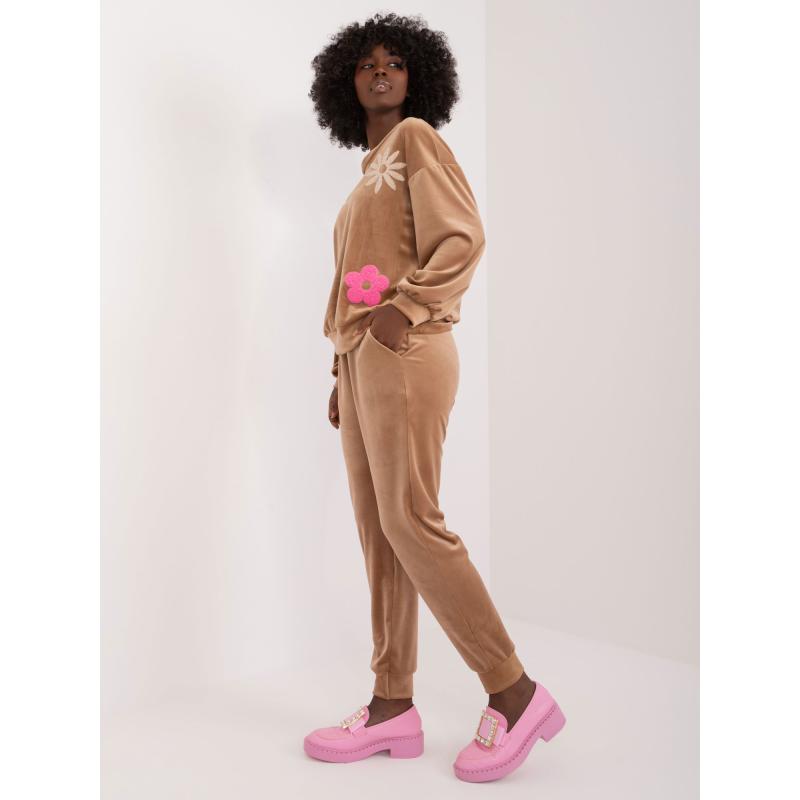 Női szett virágos applikációval DITA sötét bézs