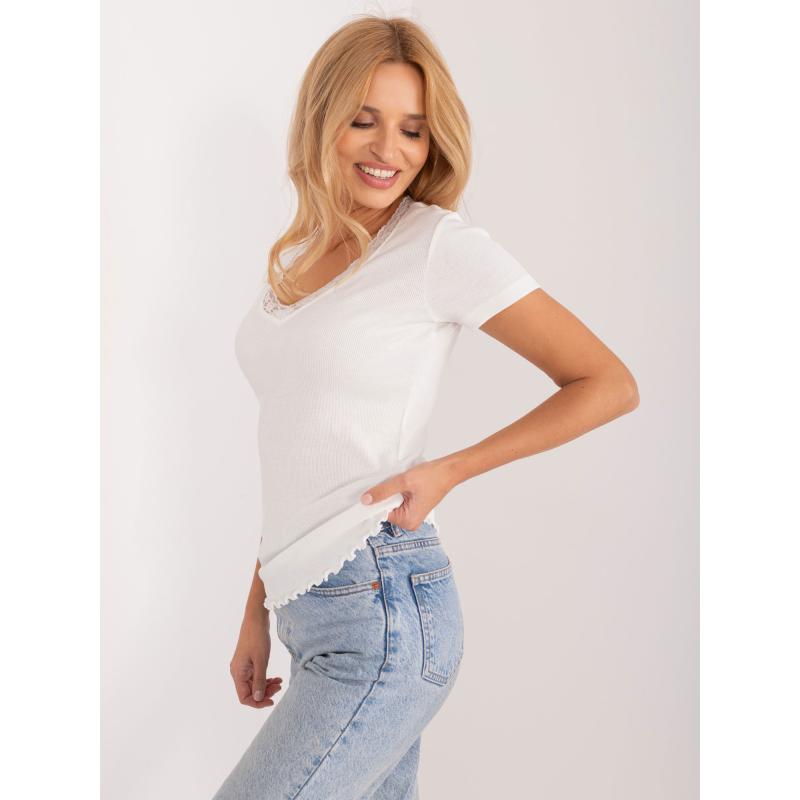 Női blúz csipkével SUBLEVEL ekrü színben
