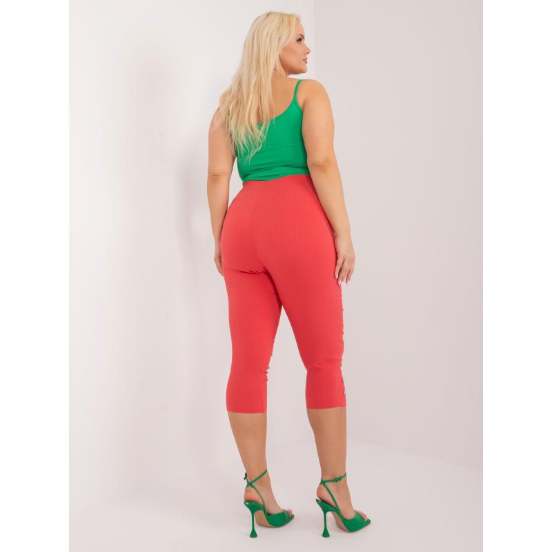Dámské kalhoty s kapsami 3/4 plus size ROMA korálové 