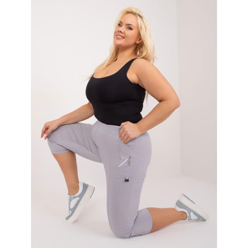 Dámske plus size nohavice 3/4 GIM svetlosivá