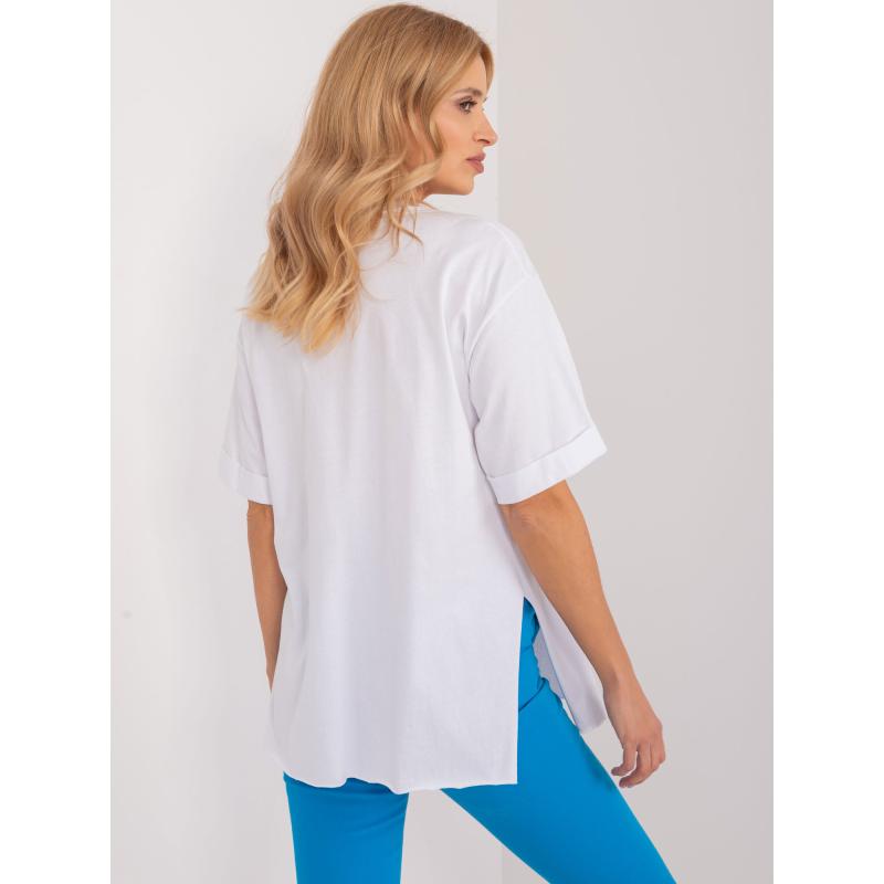 Női póló hasítékkal és applikációkkal fehér