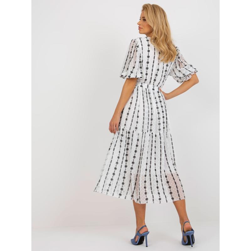 Dámske šaty s volánom čiernobiele