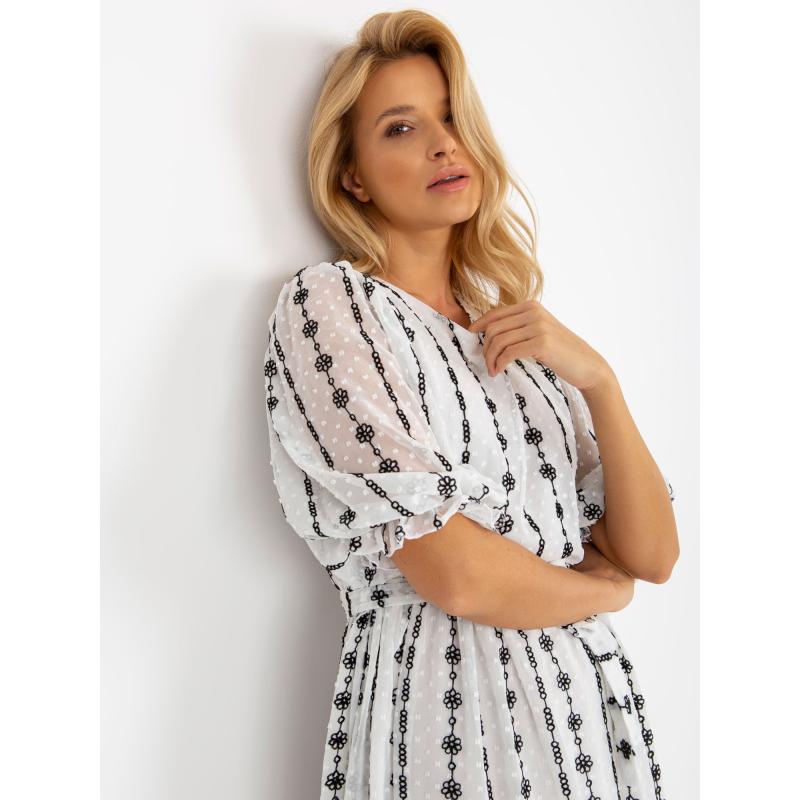 Dámske šaty s volánom čiernobiele