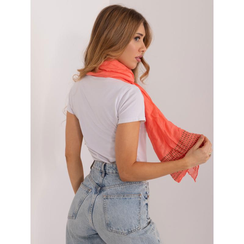 Női sál korallszínű applikációkkal