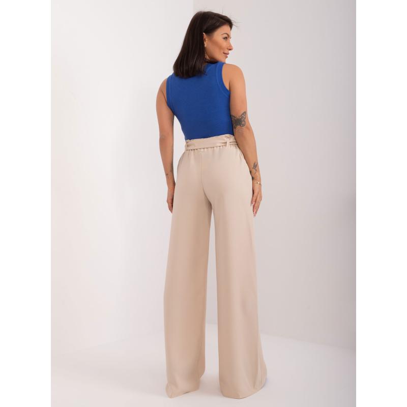 Női nadrág varrással és övvel RUE PARIS világos bézs színben