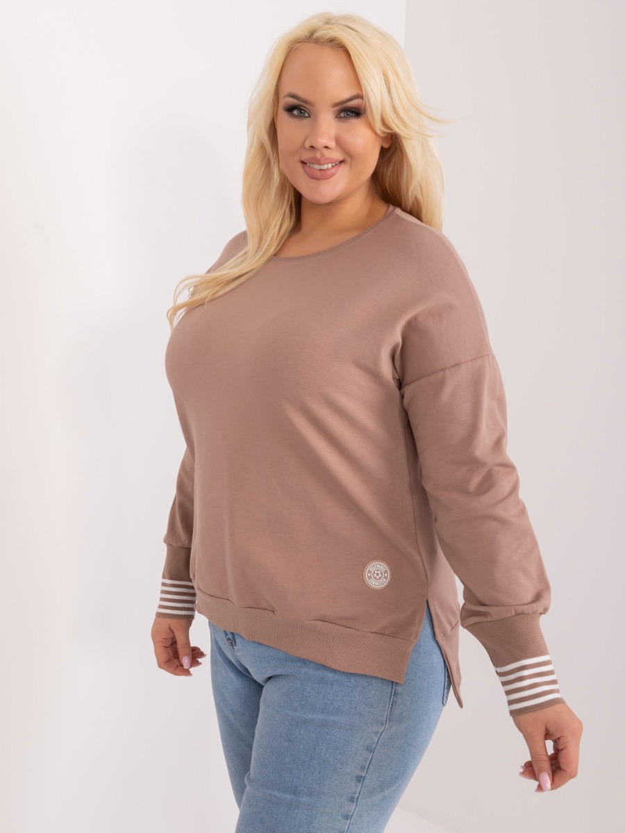 Női plus size blúz hasítékkal sötétbézs színben