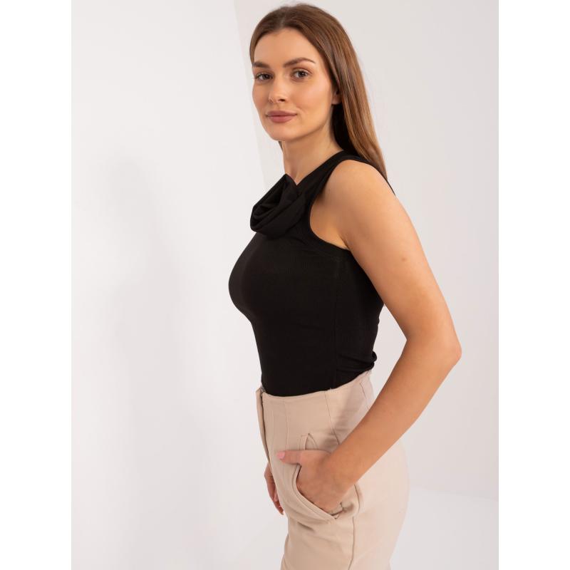 Női kerek nyakú, illesztett top fekete