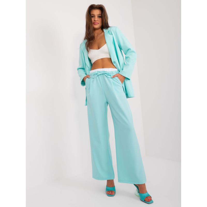 Női fehér nadrág övvel menta színben