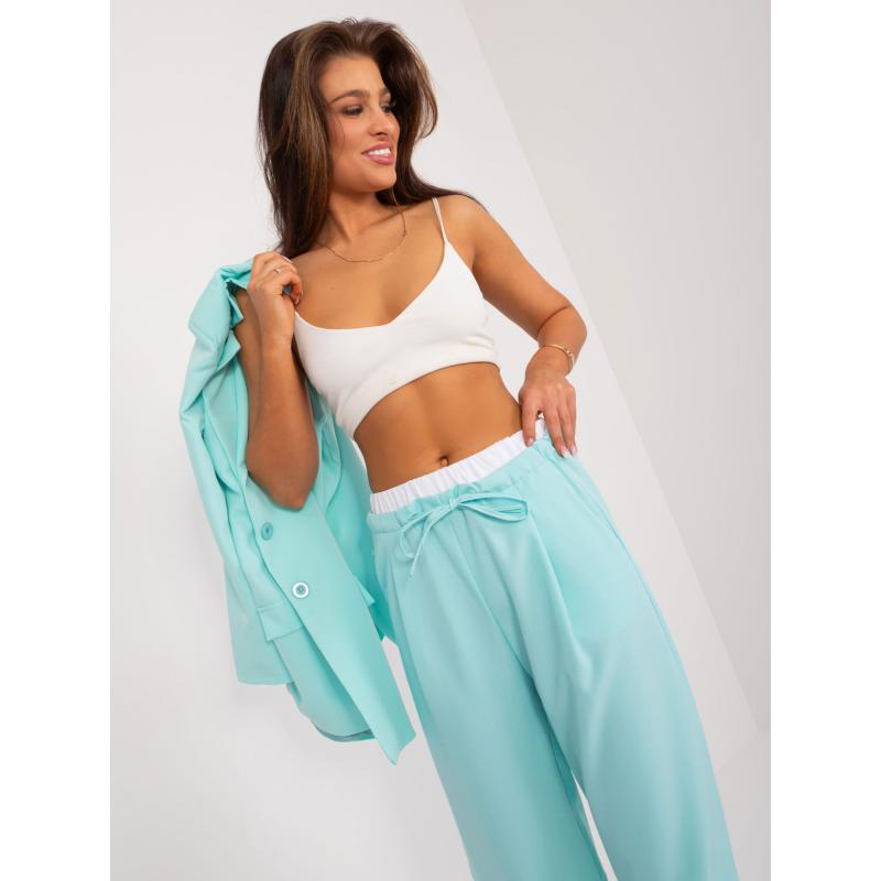 Női fehér nadrág övvel menta színben
