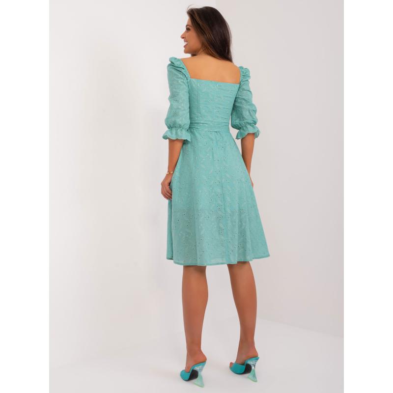 Dámské šaty s bufetovými rukávy midi mátové 