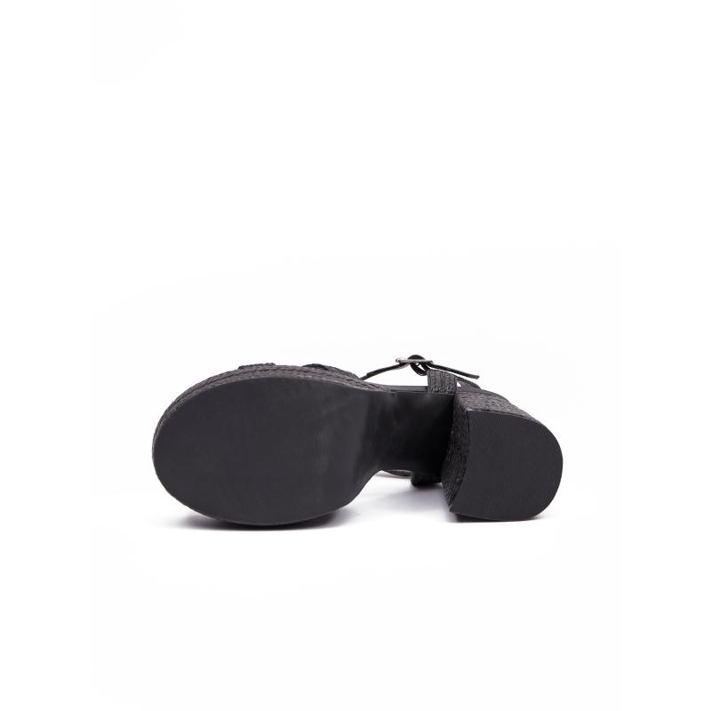 Fekete sarkú szandál nőknek