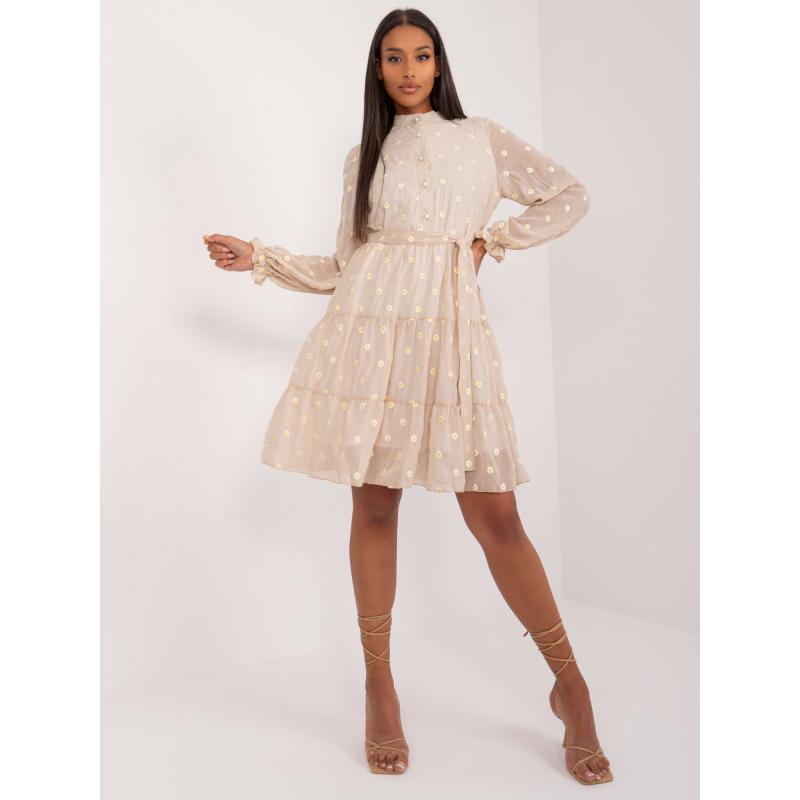 Női fodros koktélruha bézs színben