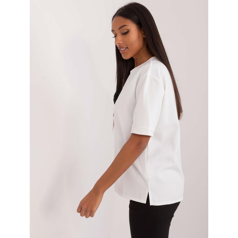 Női blúz virággal ekrü