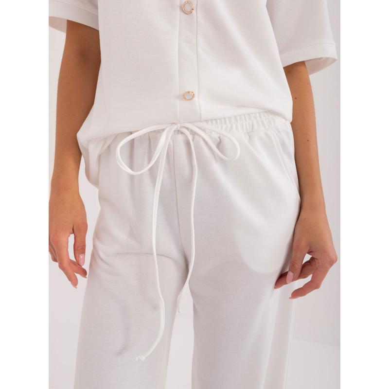 Dámský komplet s halenkou a kalhotami bílý 