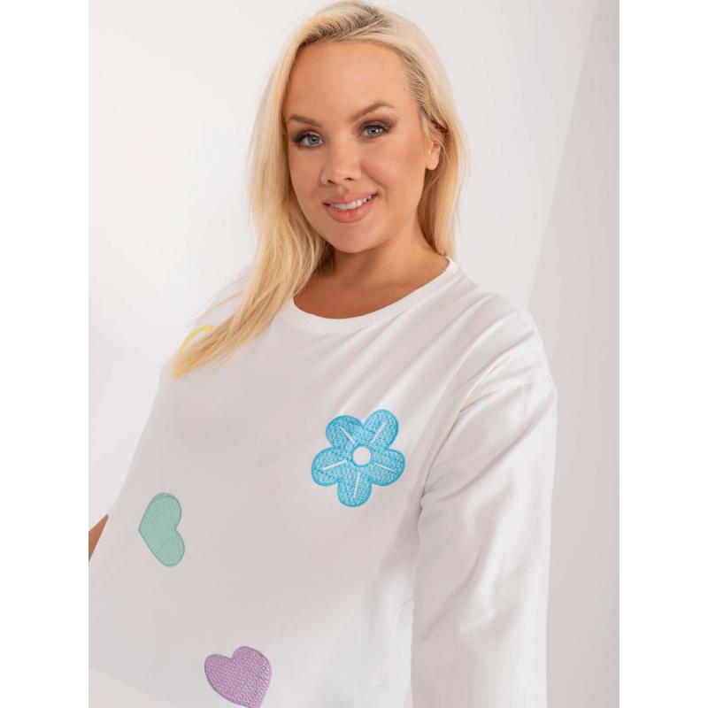 Női plus size blúz hasítékkal ekrü színben