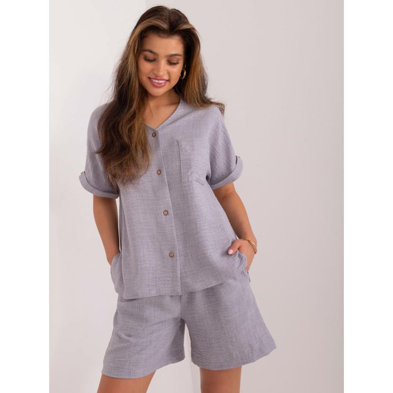 Női plusz méretű blúz és rövidnadrág szürke