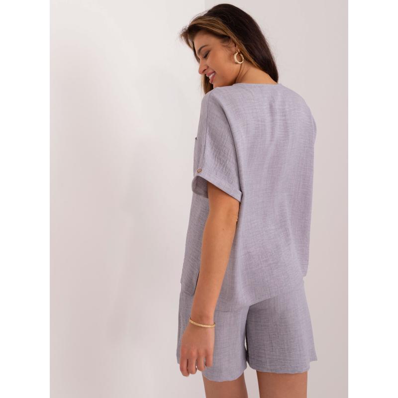 Női plusz méretű blúz és rövidnadrág szürke