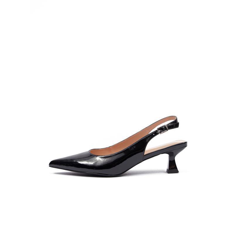 Fekete sarkú szandál nőknek