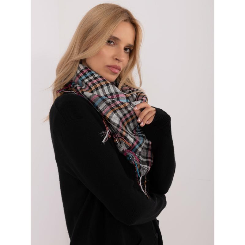 Dámská šála se střapci