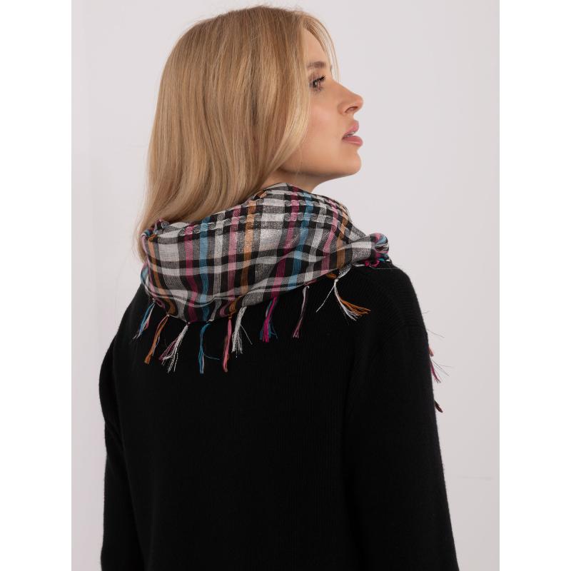 Dámská šála se střapci