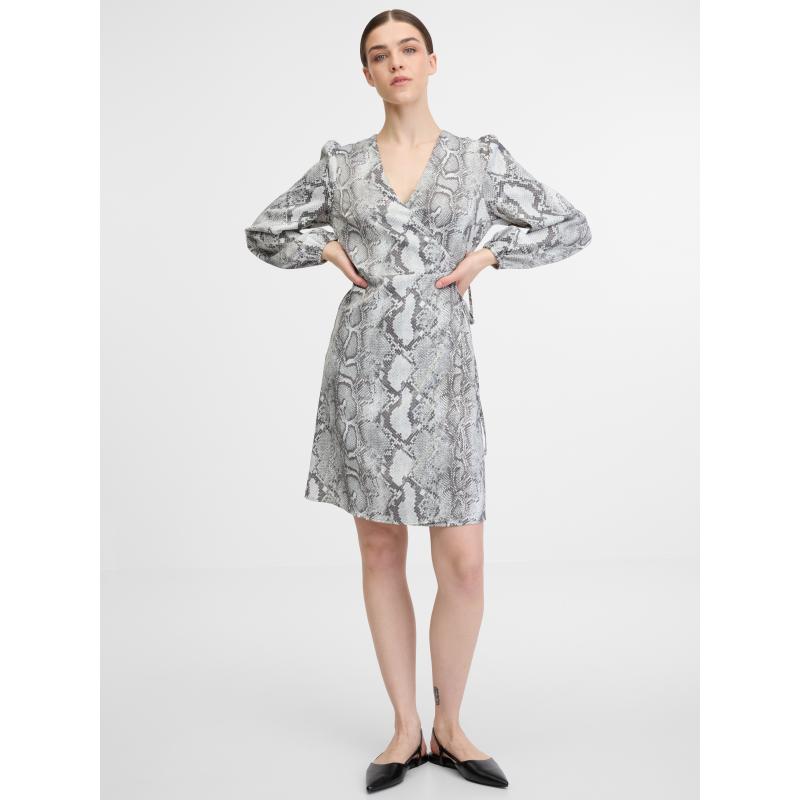 Černo-bílé dámské šaty