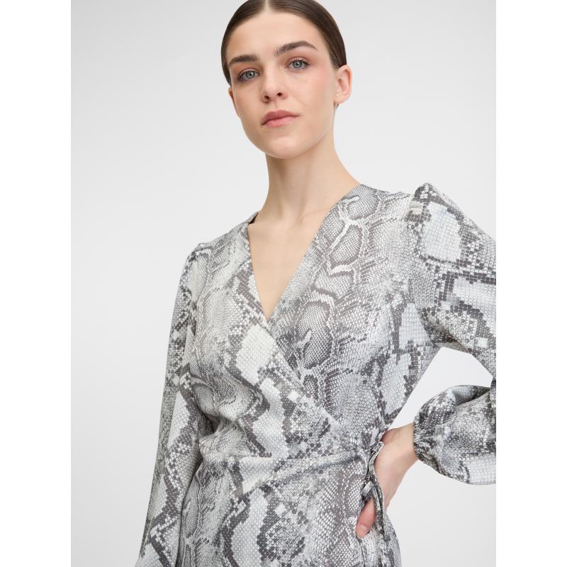 Černo-bílé dámské šaty