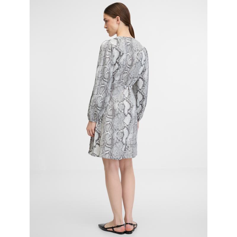 Černo-bílé dámské šaty