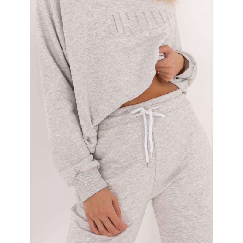 Dámská tepláková souprava s nášivkou světle šedá 