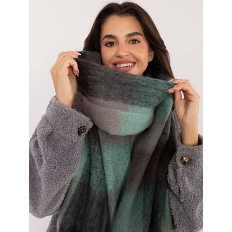 Dámsky šál so strapcami čierno-sivý