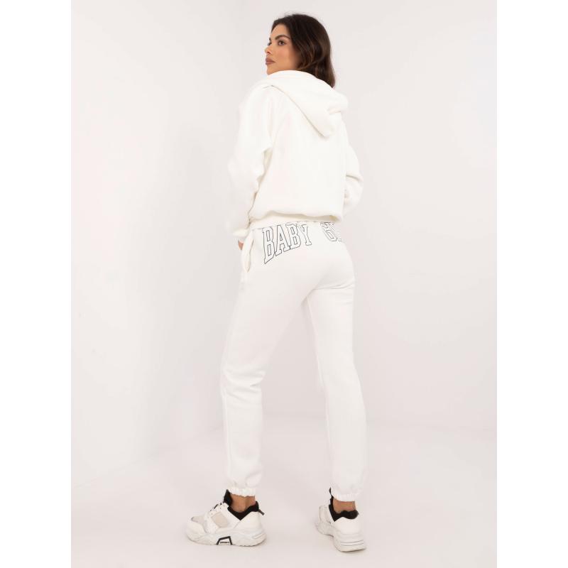 Női szett pulóverrel, ekrü színben