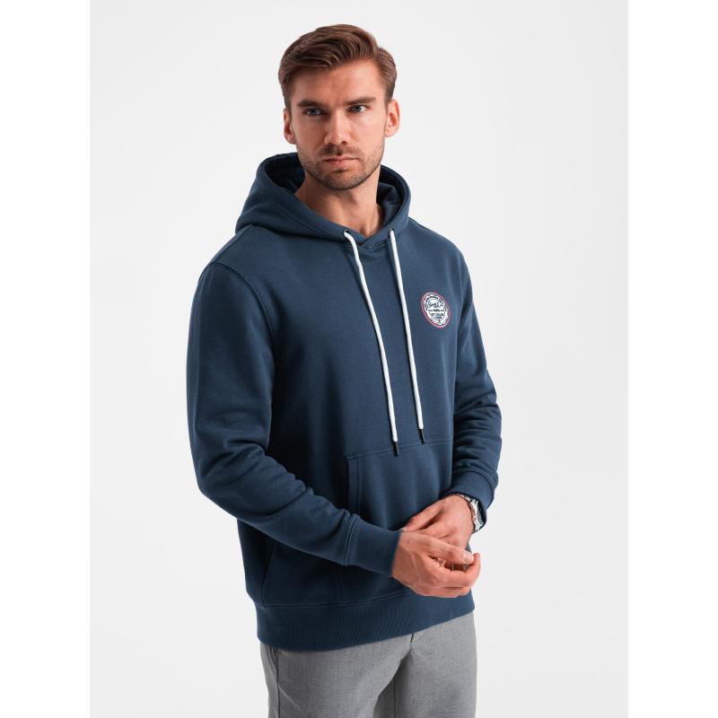 Pánská klokanová mikina s kapucí a nášivkou ve studentském stylu tmavě modrá