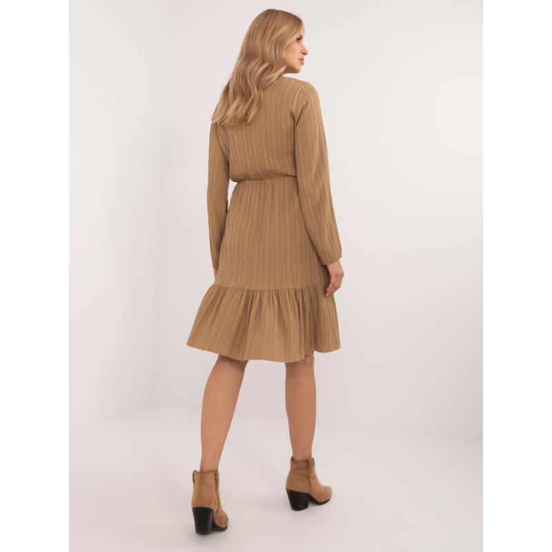 Női térdig érő fodros ruha OCH BELLA barna