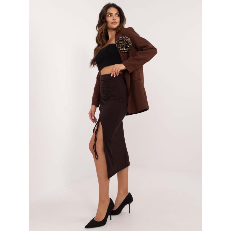 Tmavě hnědá vypasovaná sukně s plisováním