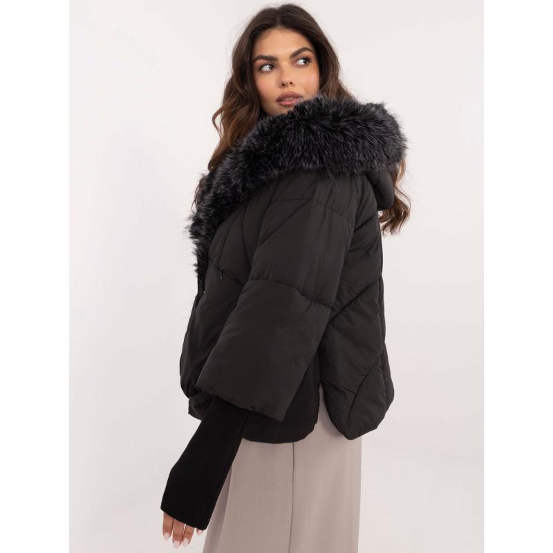 Černá zimní bunda s odepínacím páskem