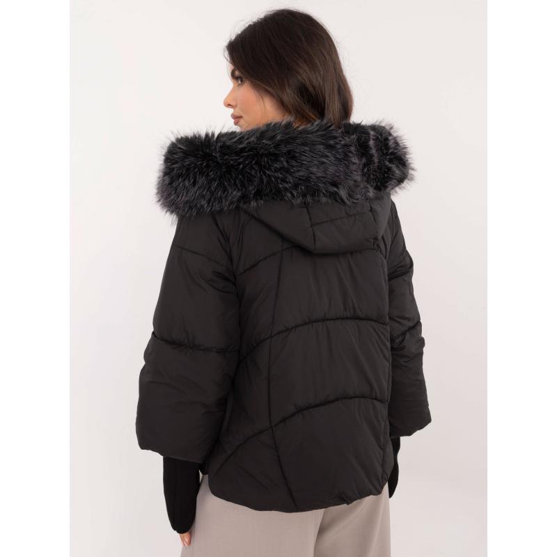 Černá zimní bunda s odepínacím páskem