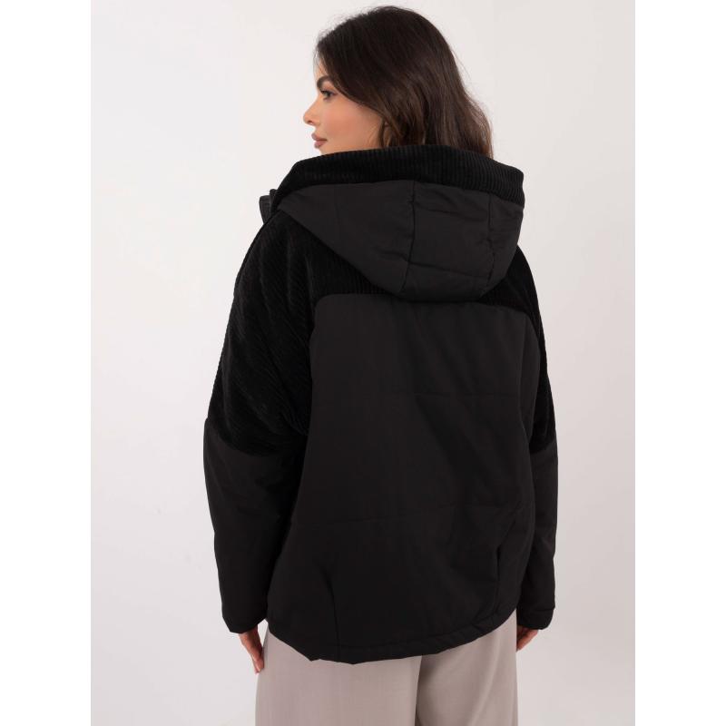 Čierna dámska prechodná bunda s vreckami na zips