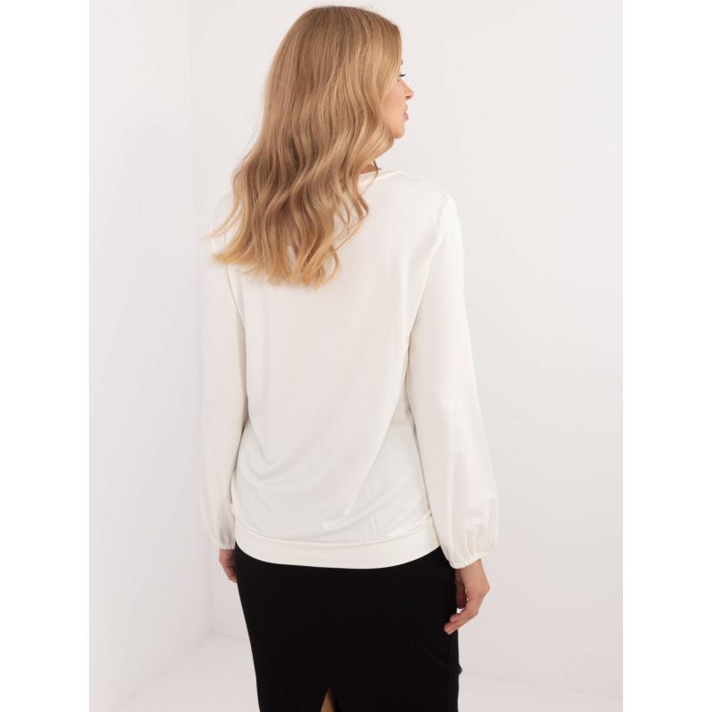 Ecru színű, bő, hosszú ujjú blúz foltos zsebbel