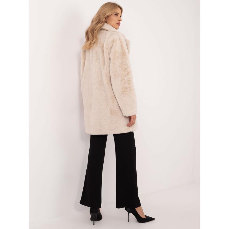 Světle béžový kožich se zapínáním na patentky