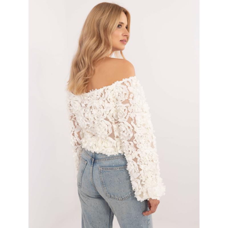 Ecru színű formális blúz 3D-s applikációval