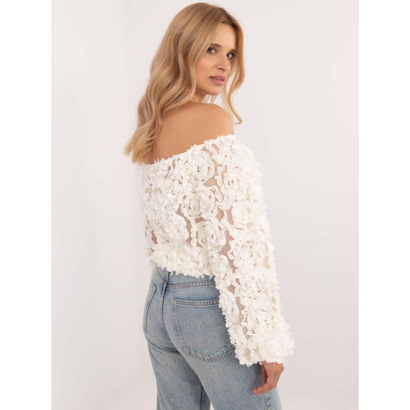 Ecru színű formális blúz 3D-s applikációval