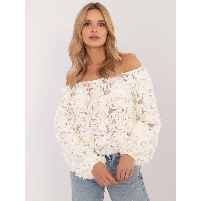 Ecru színű formális blúz 3D-s applikációval