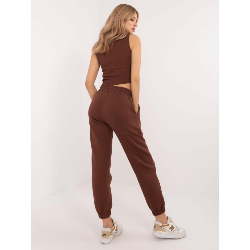 Barna háromrészes alapszett felsővel