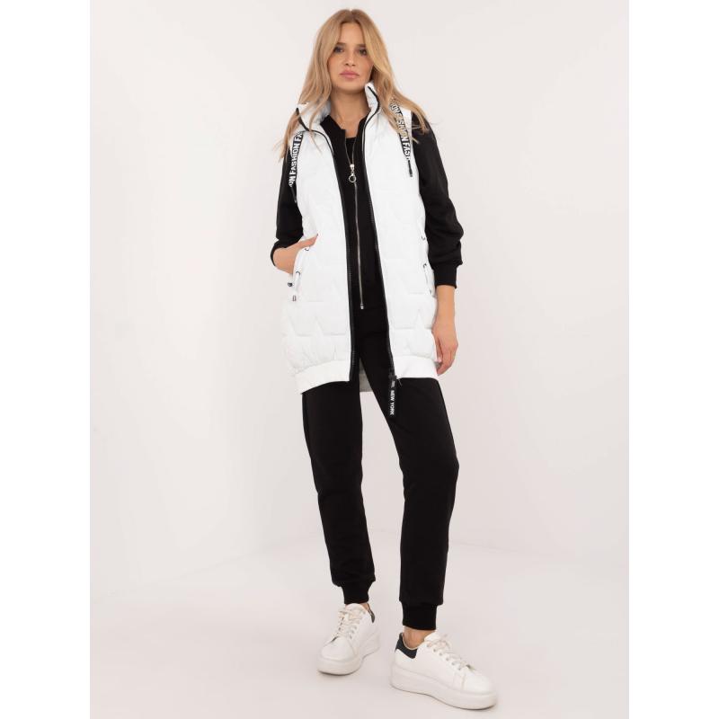 Bílá vesta s odepínací kapucí