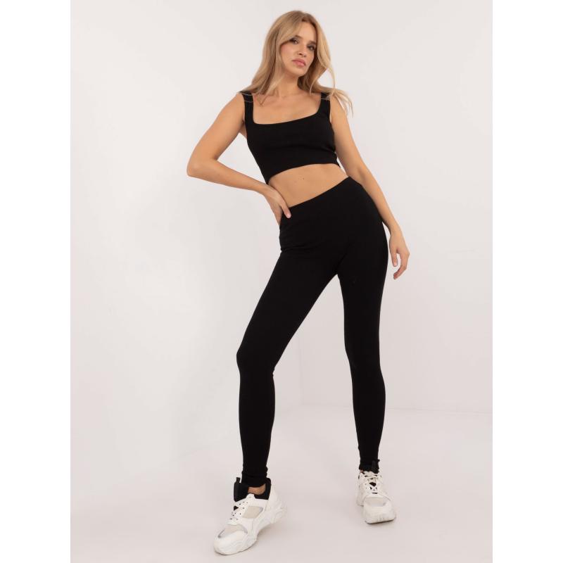 Černobílý třídílný komplet se zebrovanou halenkou