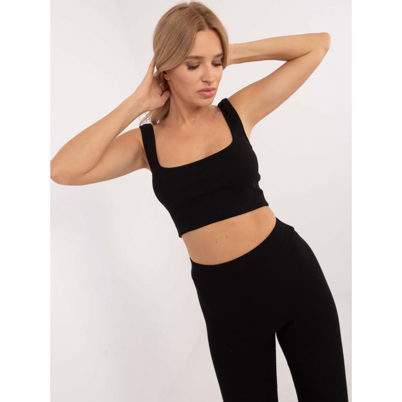 Černobílý třídílný komplet se zebrovanou halenkou