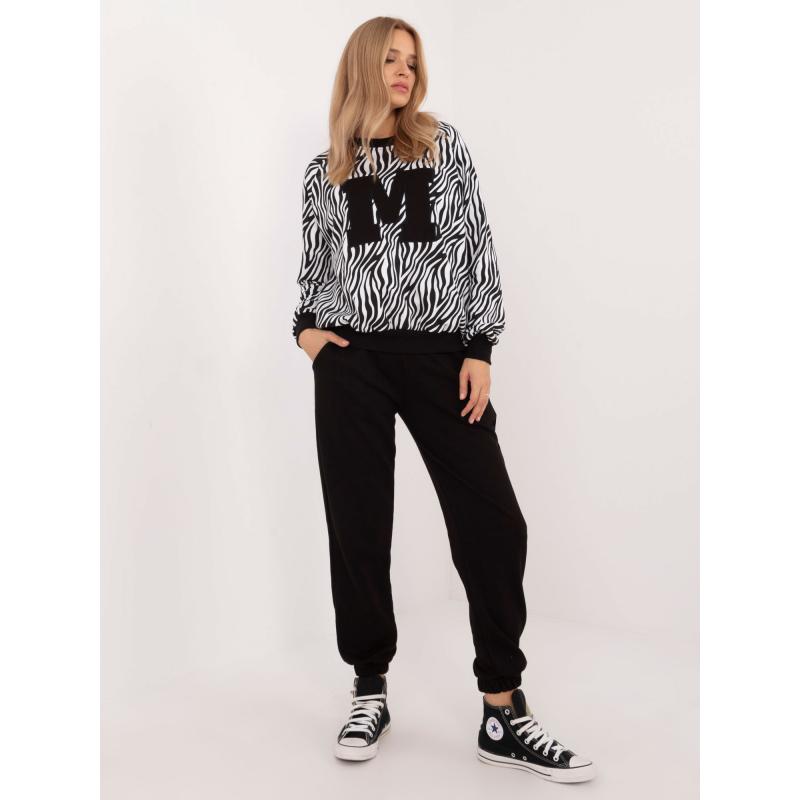 Černobílá tepláková souprava s písmenem M