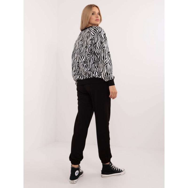 Černobílá tepláková souprava s písmenem M