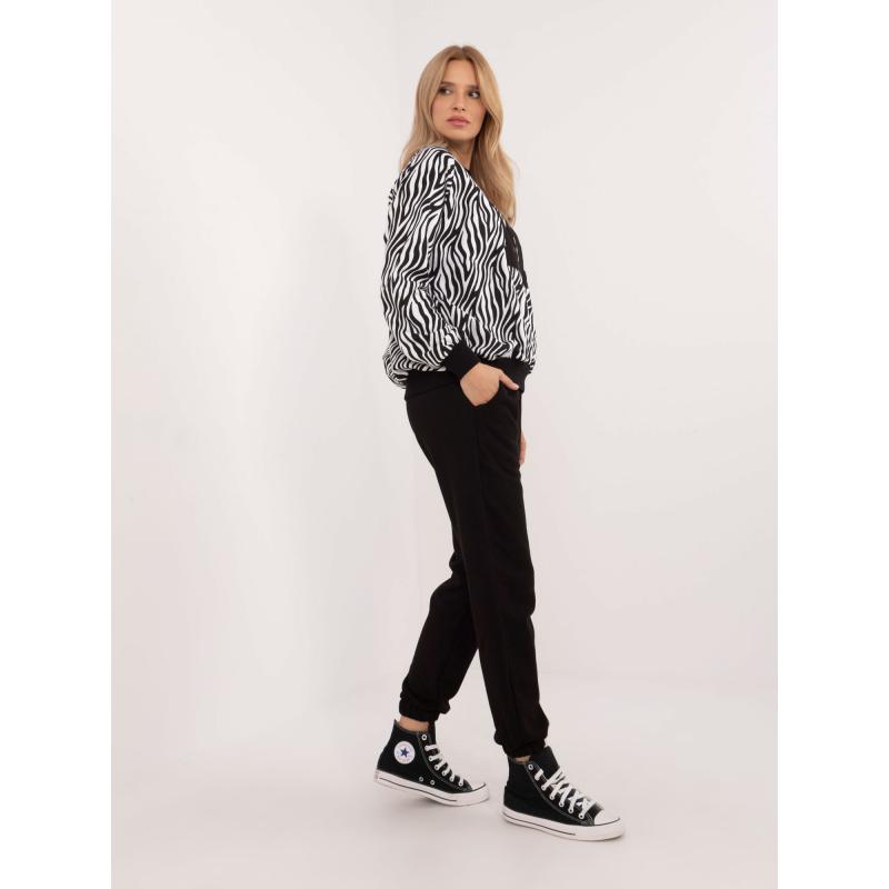 Černobílá tepláková souprava s písmenem M