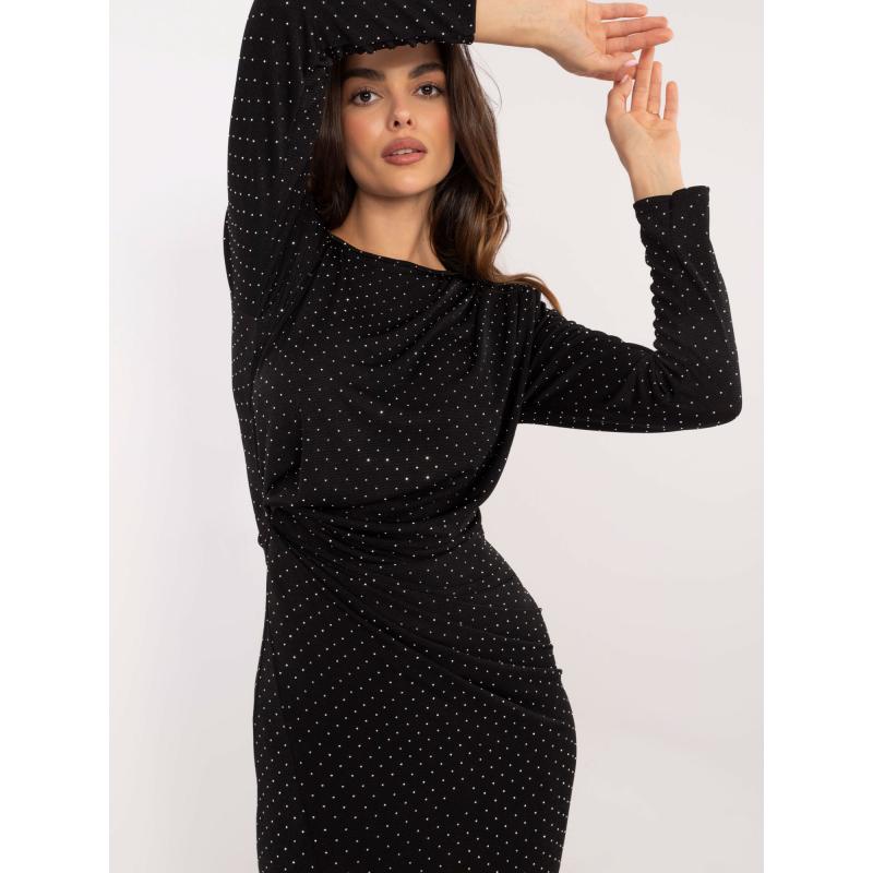 Černé midi šaty s vycpávkami na ramenou